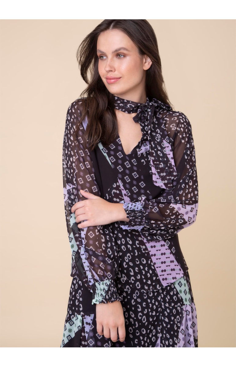 Blusa Boho Flowers Estamp. Fundo Preto