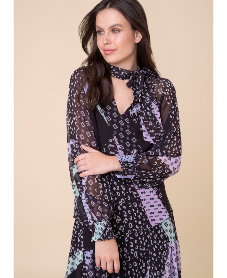 Blusa Boho Flowers Estamp. Fundo Preto