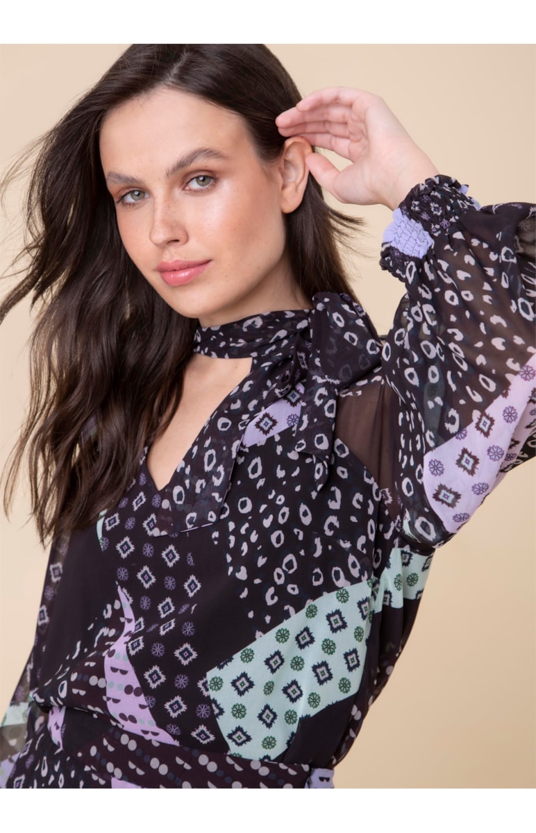 Blusa Boho Flowers Estamp. Fundo Preto