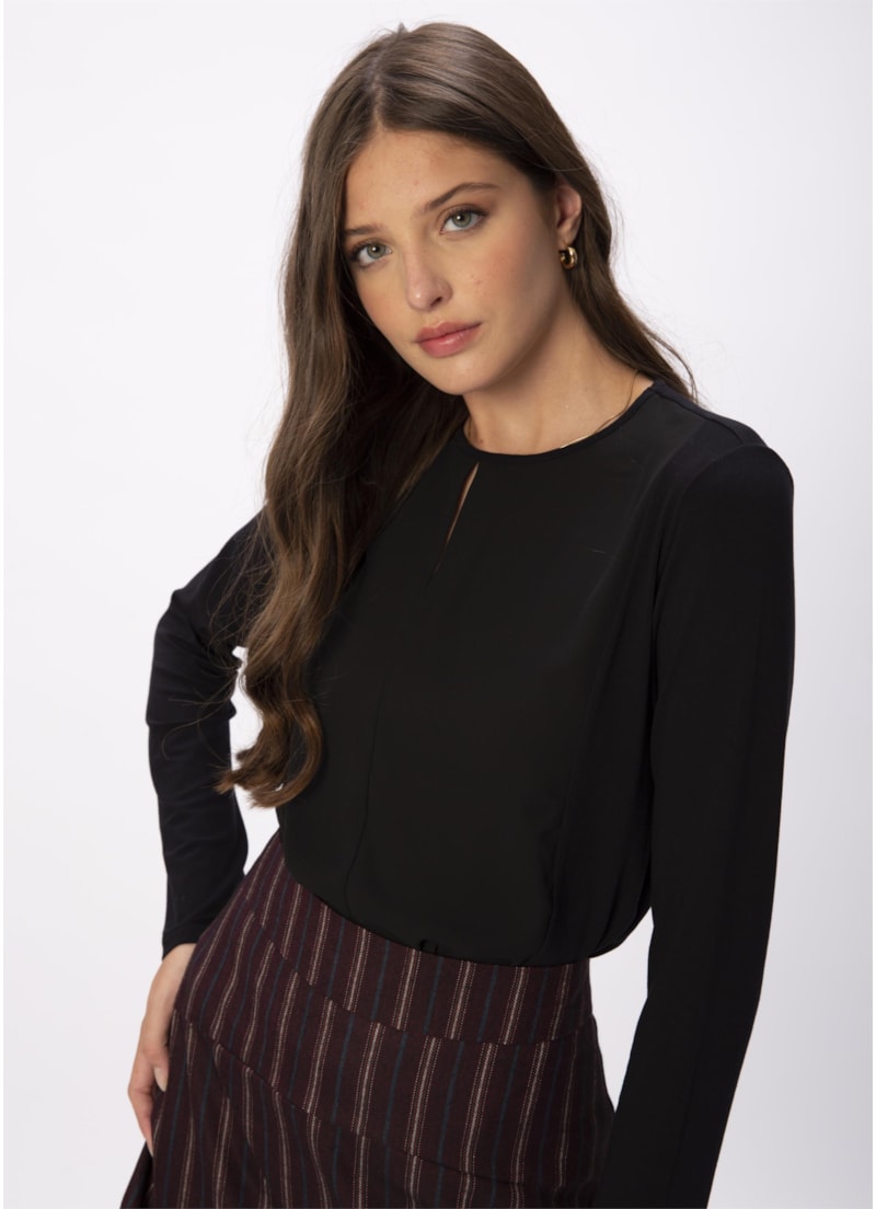 Blusa Fenda Básica Preto