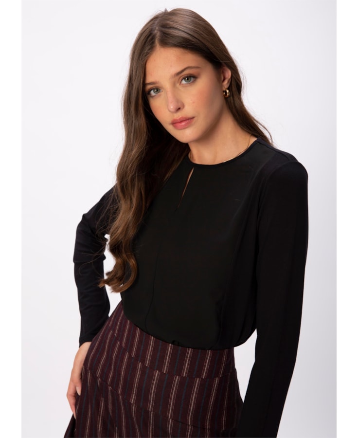 Blusa Fenda Básica Preto