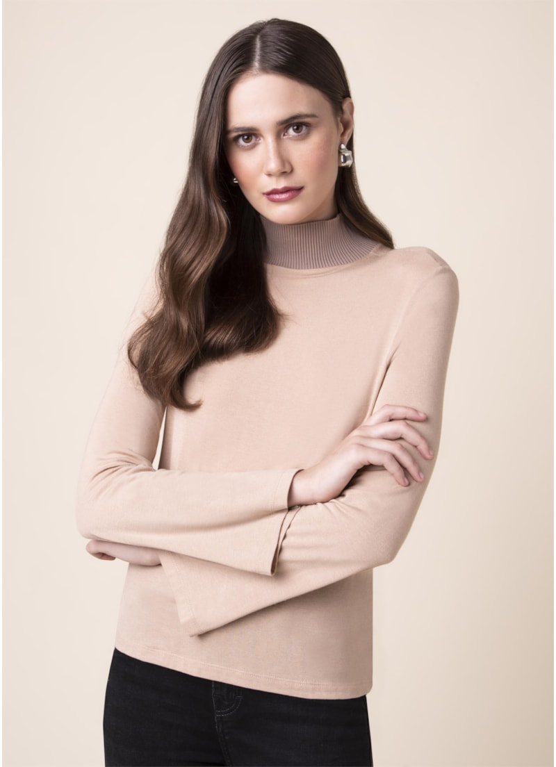 Blusa Gola Alta Retilínea Areia