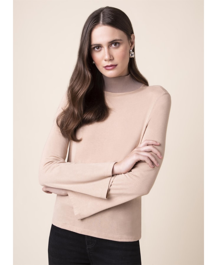 Blusa Gola Alta Retilínea Areia