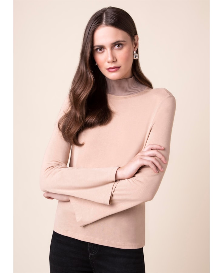 Blusa Gola Alta Retilínea Areia