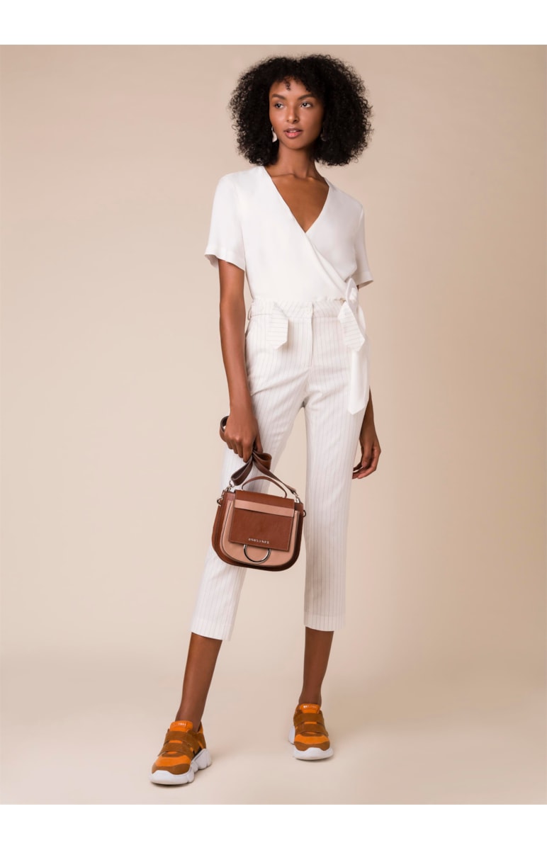 Blusa Transpassada Fivela Resina Off White