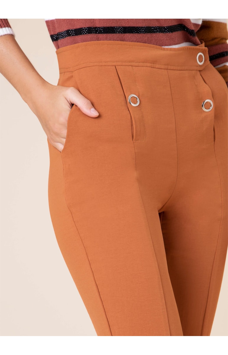 Calça Cigarrete Bolso Faca Caramelo