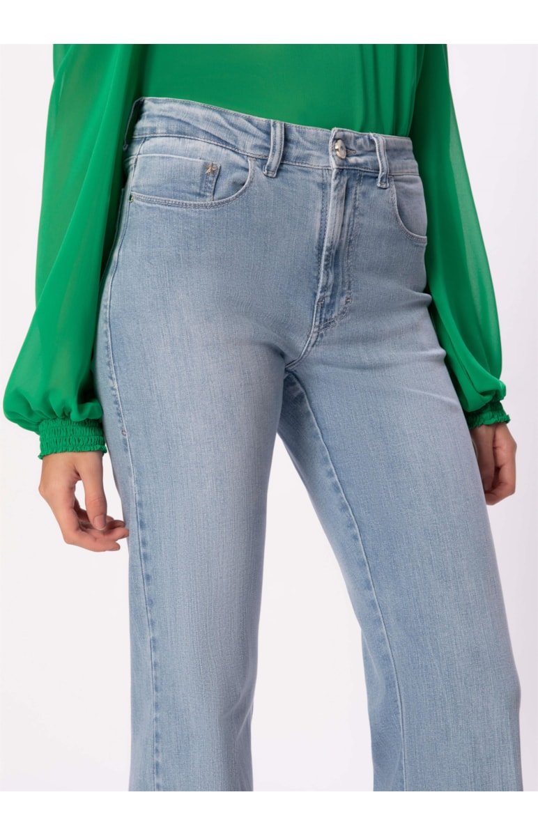 Calça Jeans Hi Comfort Stretch Flare 388 Lav. Claro C/ Used