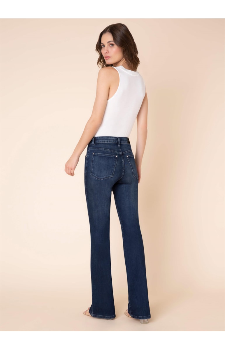 Calça Marie Bootcut Bolso Diagonal 317 Lav.Escuro C/ Rebolo