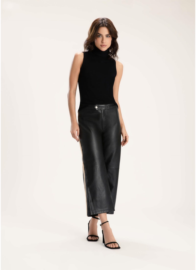 Calça Pantacourt Couro Preto