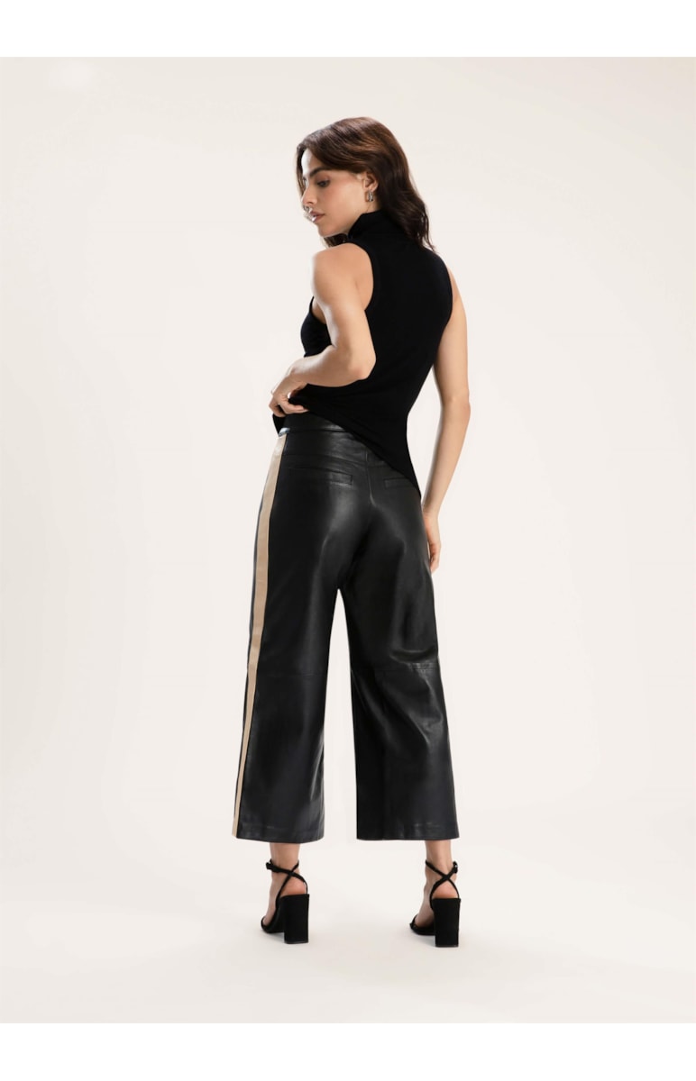 Calça Pantacourt Couro Preto