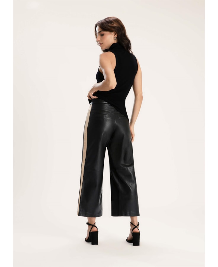Calça Pantacourt Couro Preto