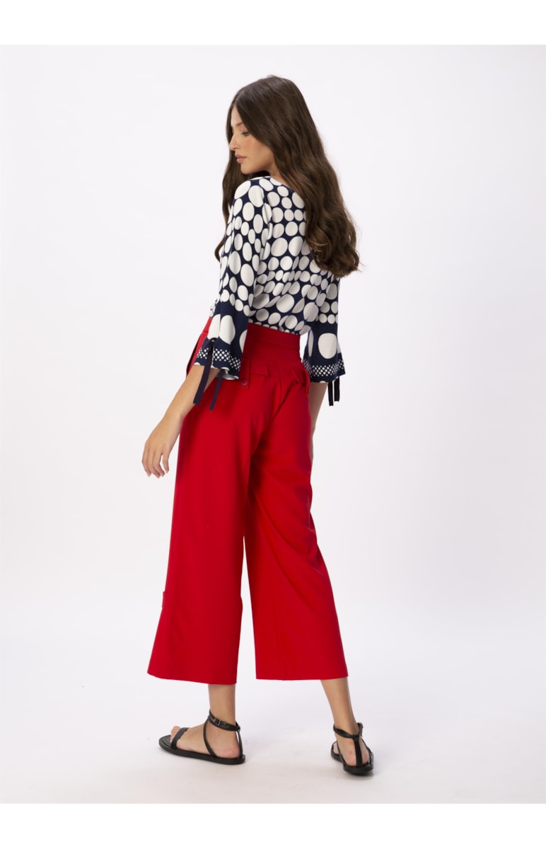 Calça Pantacourt Detalhe na Barra Vermelho