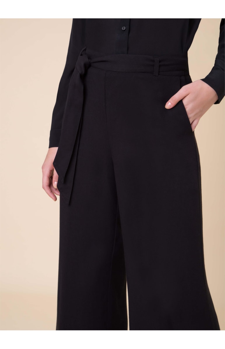 Calça Pantacourt Laço Preto