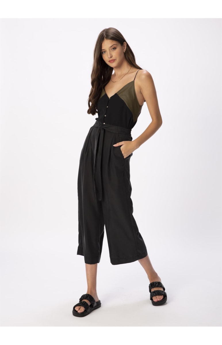 Calça Pantacourt Preto