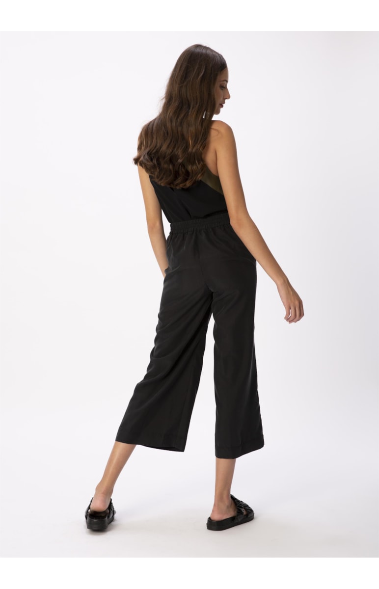 Calça Pantacourt Preto