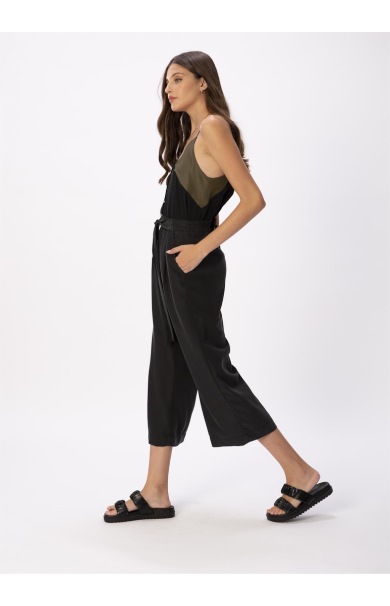Calça Pantacourt Preto