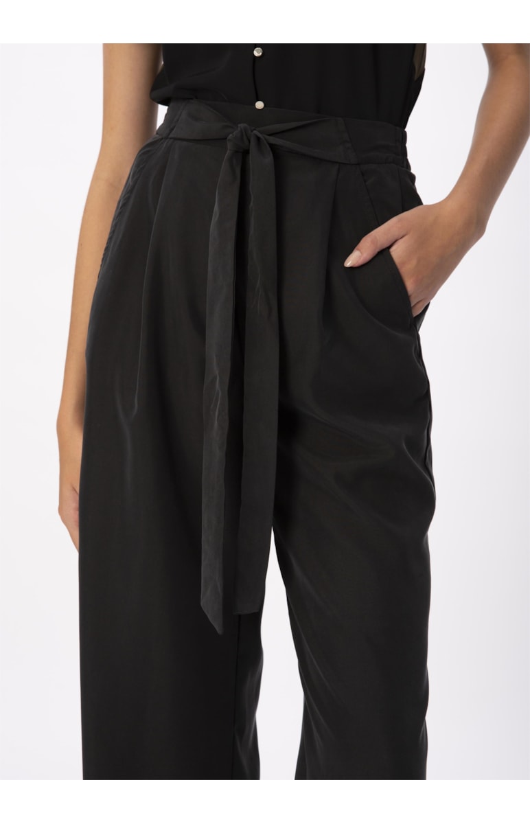 Calça Pantacourt Preto
