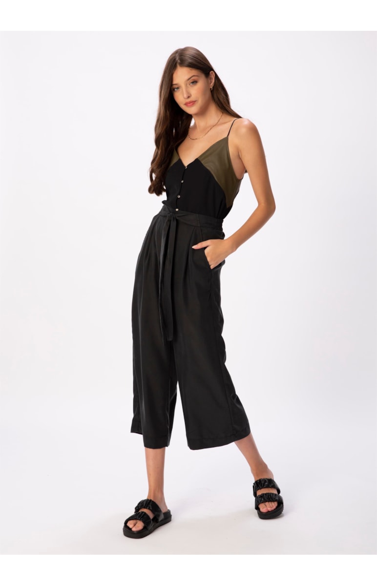 Calça Pantacourt Preto