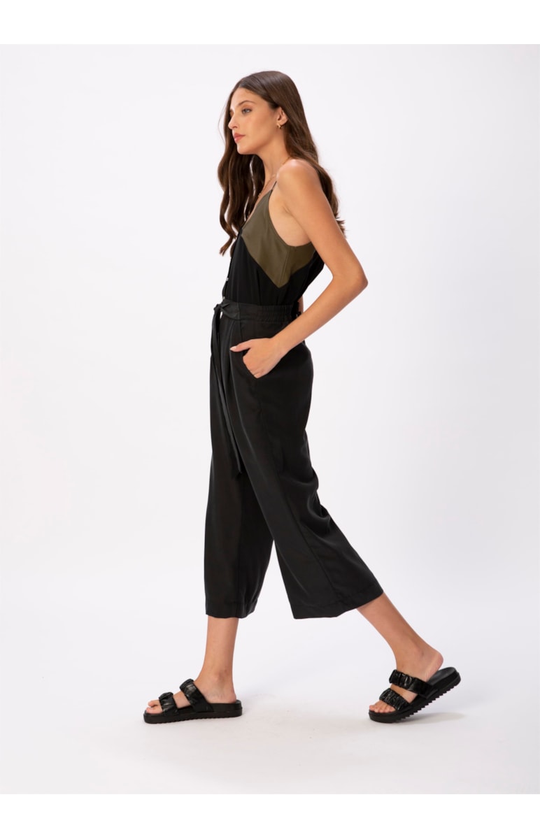 Calça Pantacourt Preto