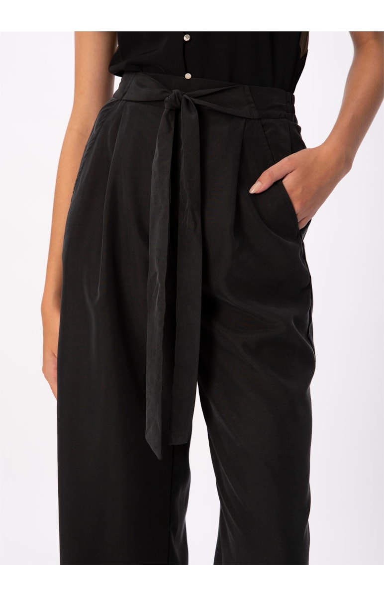 Calça Pantacourt Preto