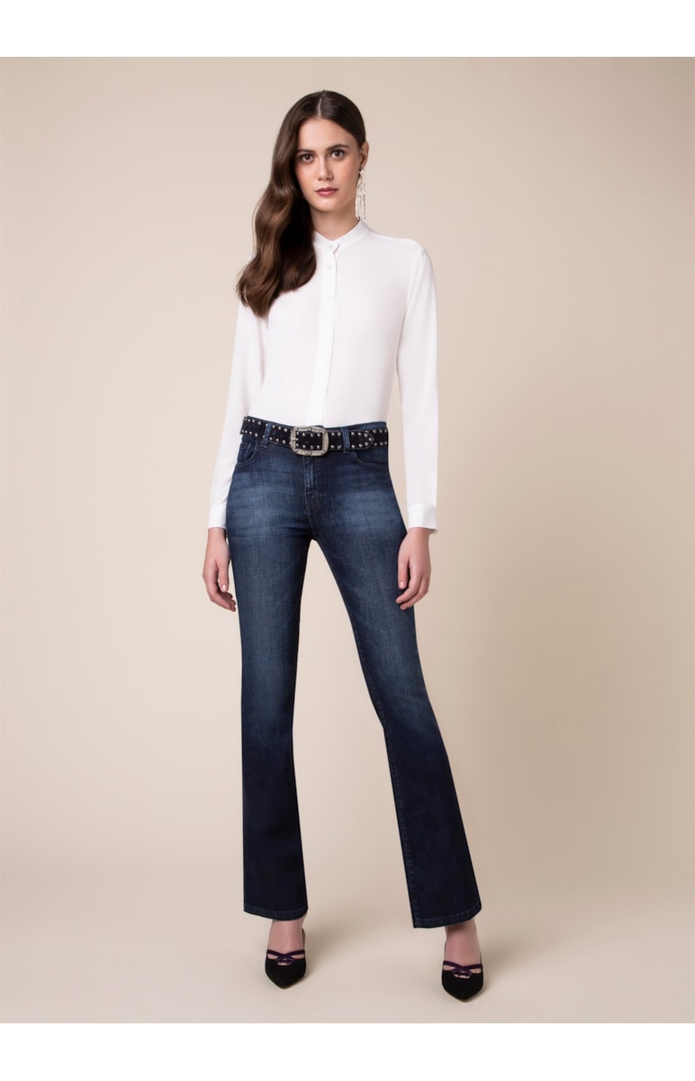 Camisa Arte Collage Estamp. Fundo Off White