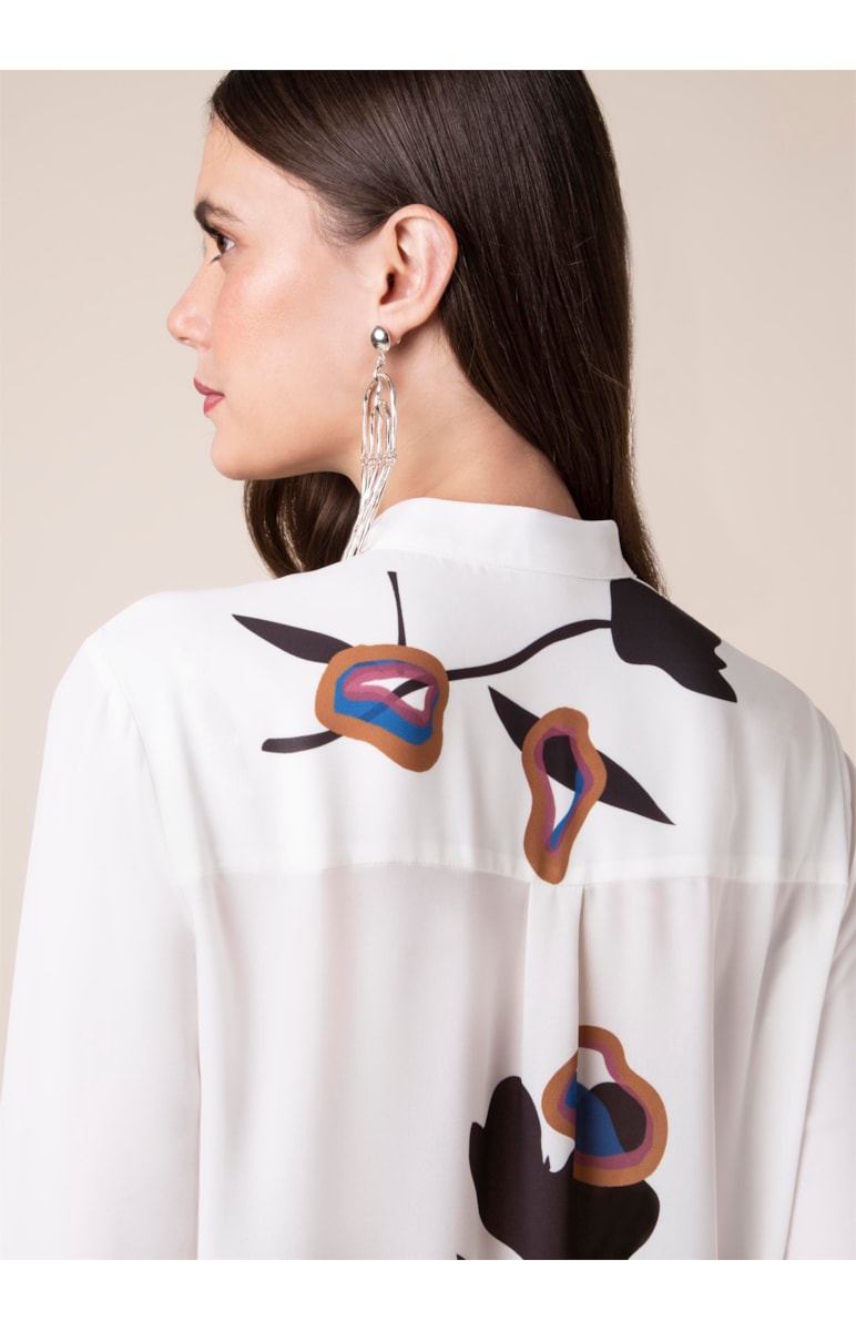 Camisa Arte Collage Estamp. Fundo Off White