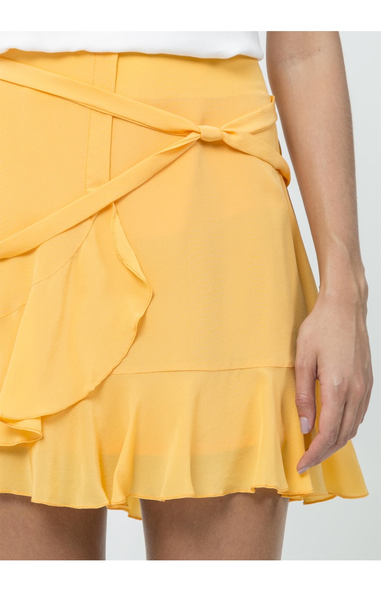 Saia Curta Seda Detalhe Nó Amarelo
