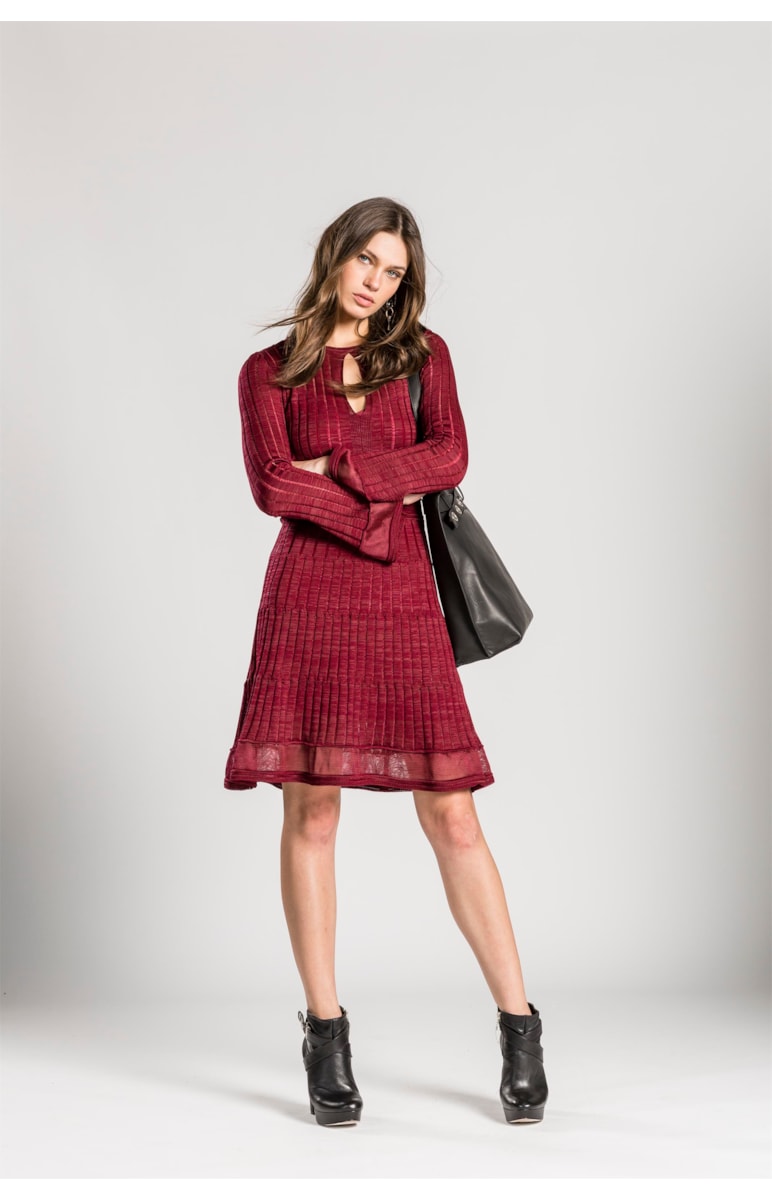 Vestido Rendado Gota Vinho